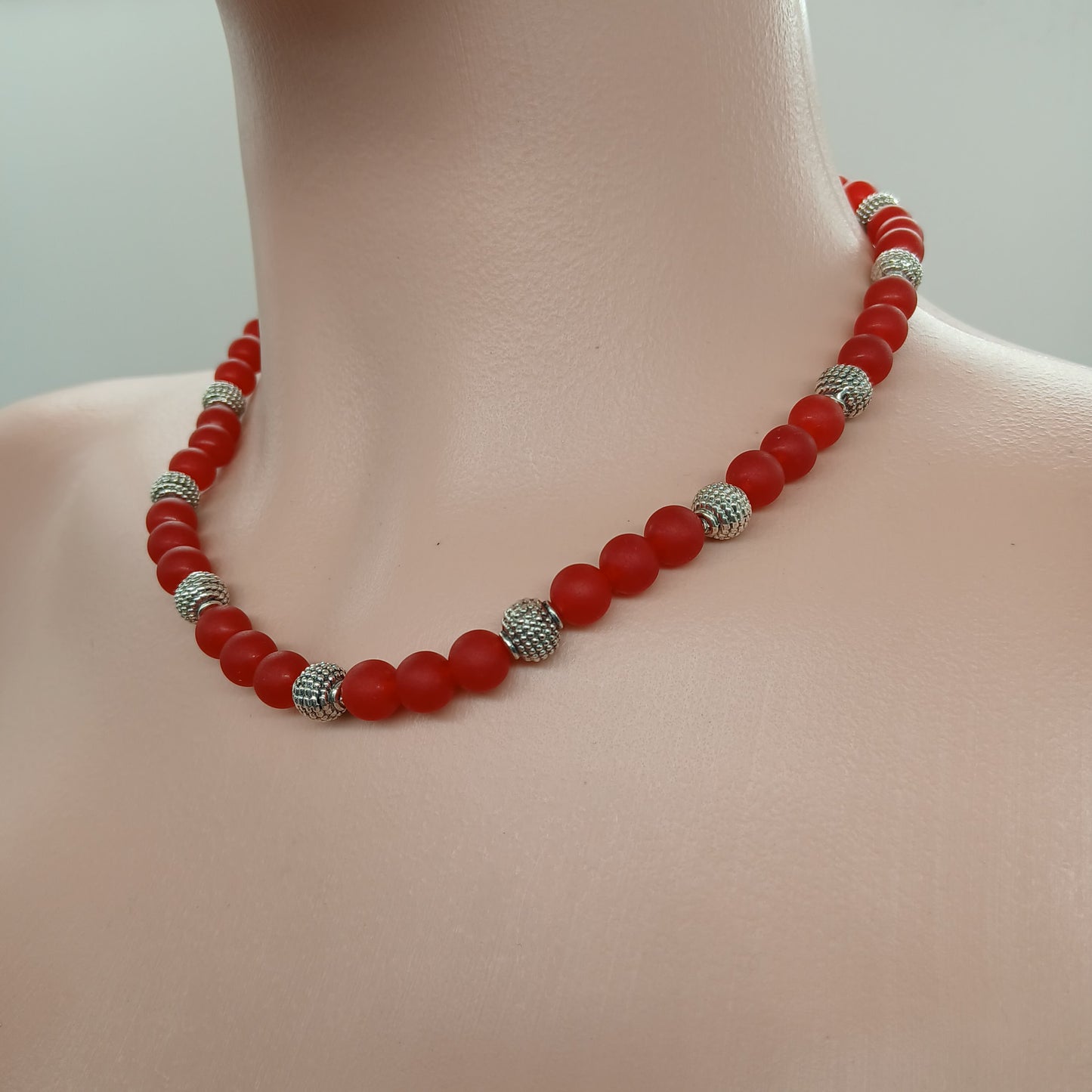 111 Collier Femme Calcédoine Rouge Mat Givré